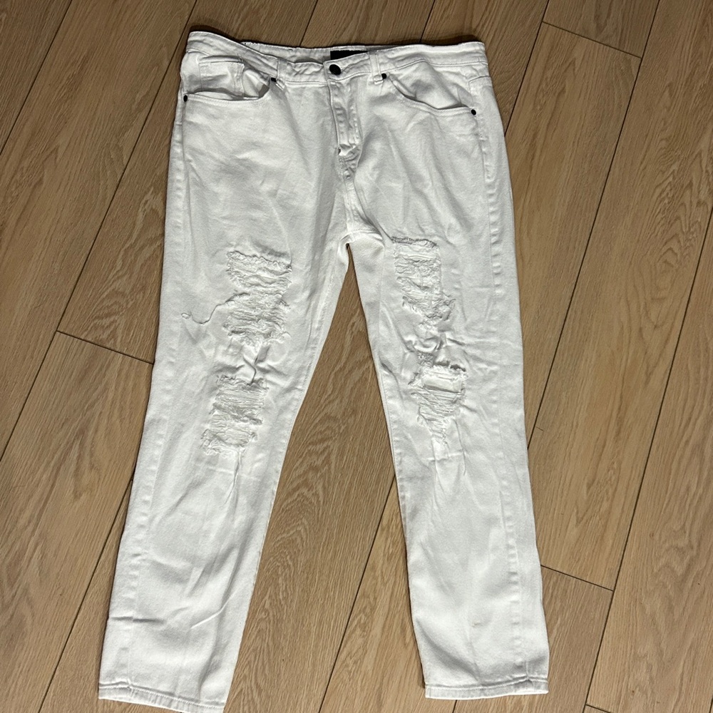 Size 38 ENCRYPTED distressed Jeans